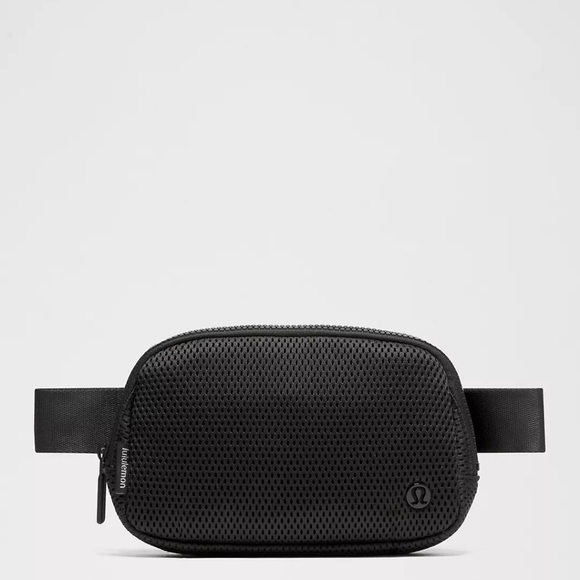 New Lululemon Everywhere Belt Bag Knit Mesh Black 1L Crossbody Waist Fanny Pack - Picture 1 of 12